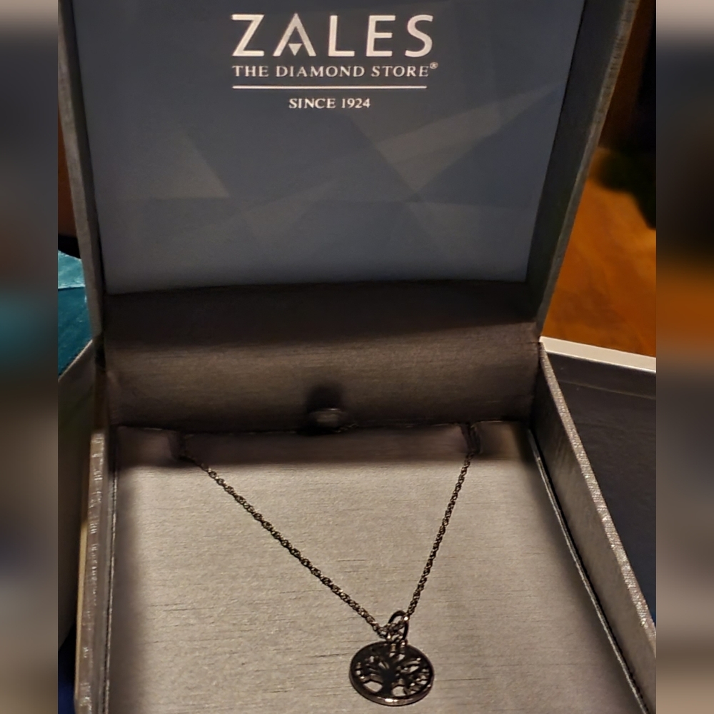 Zales - Picture 2 of 4